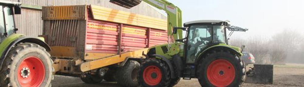 L’éleveur. Sébastien Rabiller utilise l’Arion 440 tous les jours pour charger l’ensilage ou du fumier et manipuler des bottes de paille. 